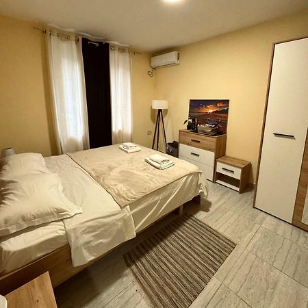 Urban Apartment In Blloku Tiranë Eksteriør bilde